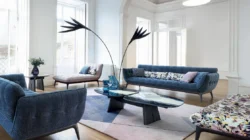 Canapé de luxe en velours bleu – Élégance contemporaine et confort raffiné